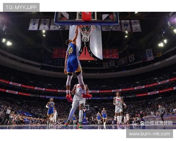 威廉姆斯季后赛上演精彩扣篮引爆全场