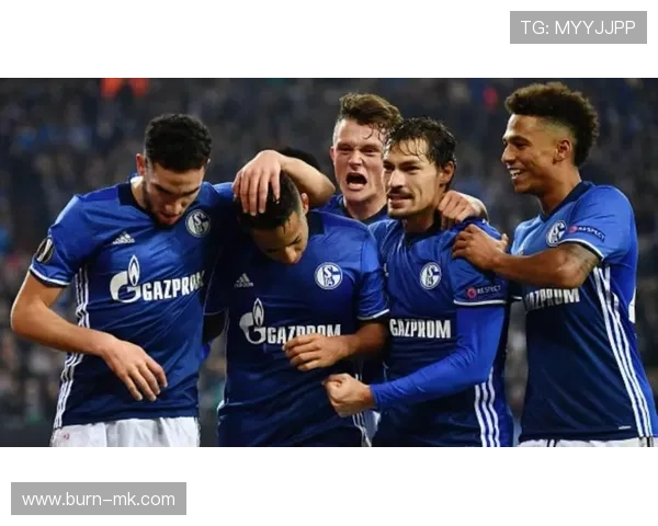 沙尔克定位球战术奏效，精准打击助球队逆转取胜